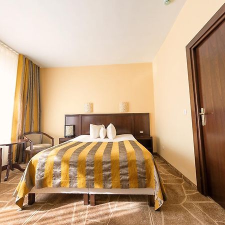 Hotel Parc อัลบายูเลีย ภายนอก รูปภาพ