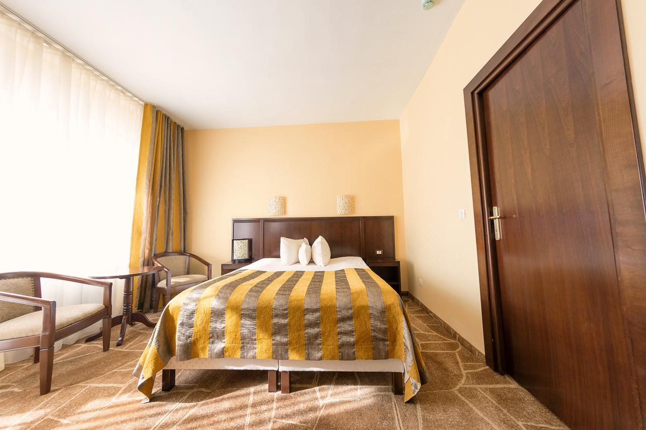 Hotel Parc อัลบายูเลีย ภายนอก รูปภาพ