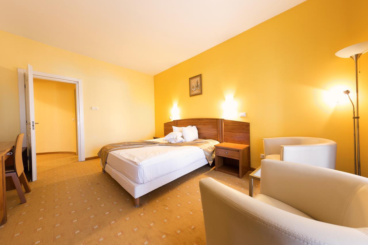 Hotel Parc อัลบายูเลีย ภายนอก รูปภาพ