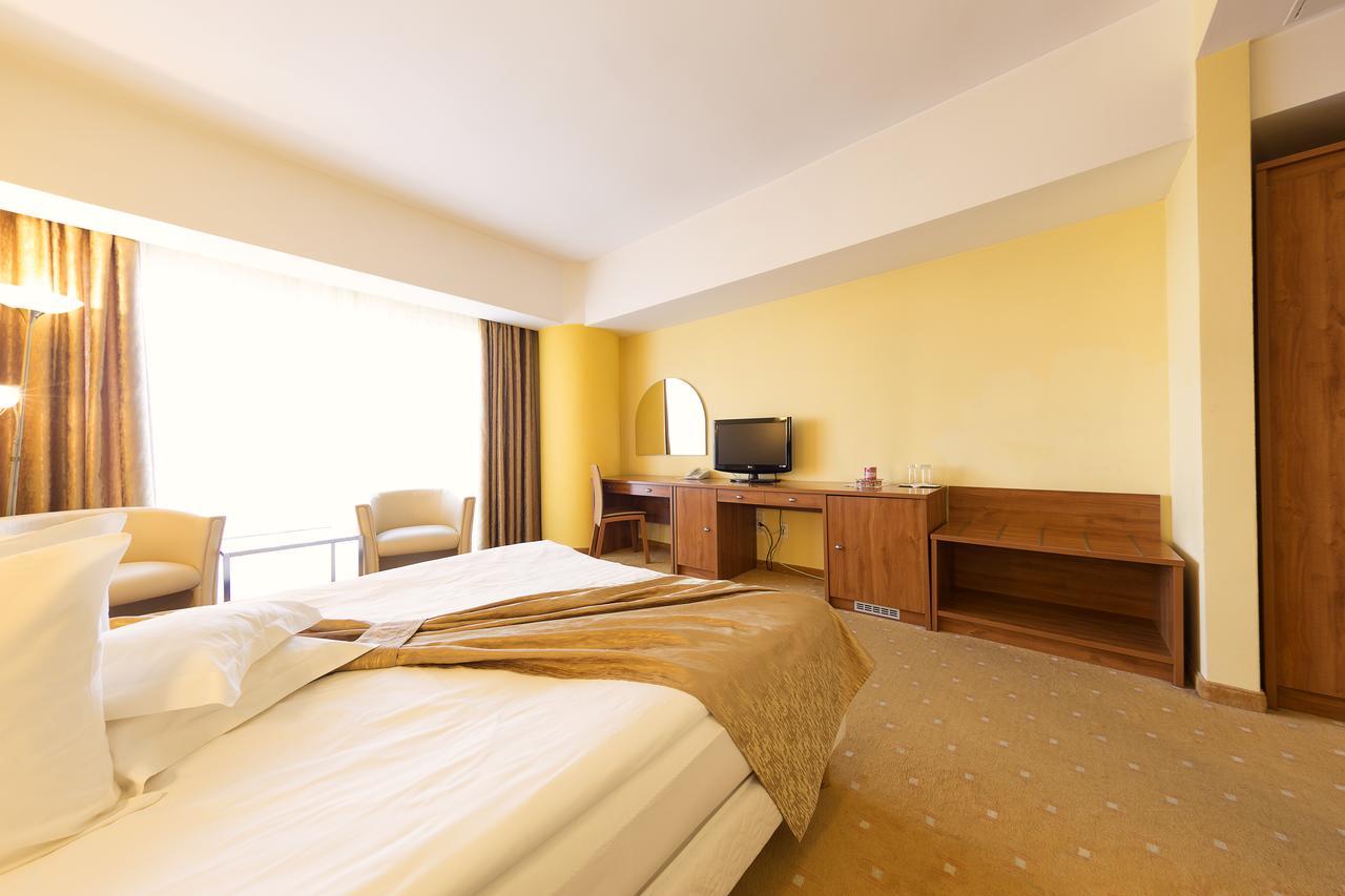 Hotel Parc อัลบายูเลีย ภายนอก รูปภาพ