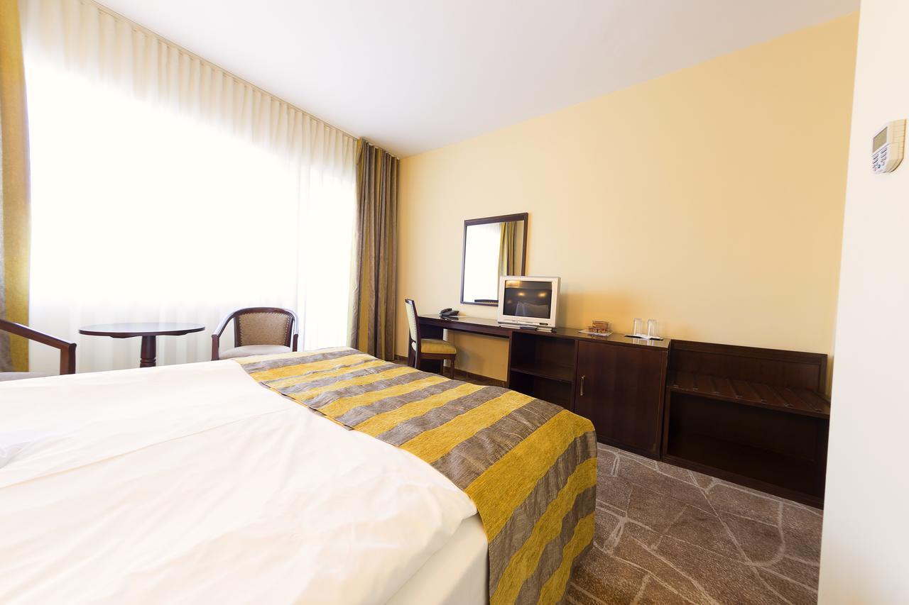 Hotel Parc อัลบายูเลีย ภายนอก รูปภาพ