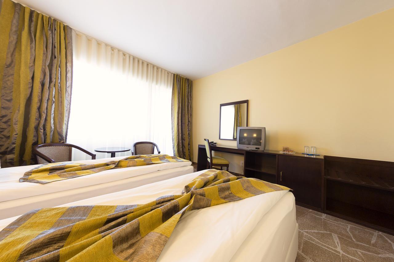 Hotel Parc อัลบายูเลีย ภายนอก รูปภาพ
